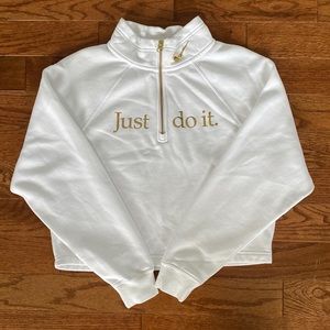 Nike cropped 1/4 zip pull over